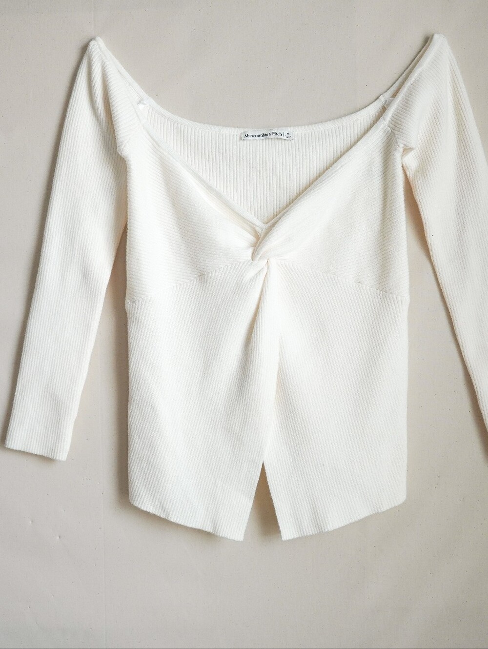 Abercrombie & Fitch Ivory Ribbed Twist Front Long Sleeve Top Size Medium NWT
